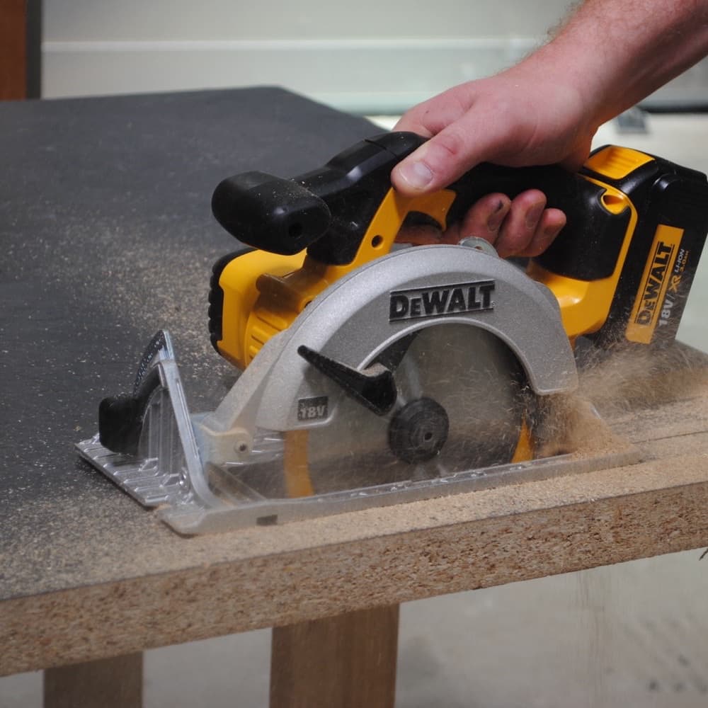 7-1/4 in. Brushless Circular Saw Kit