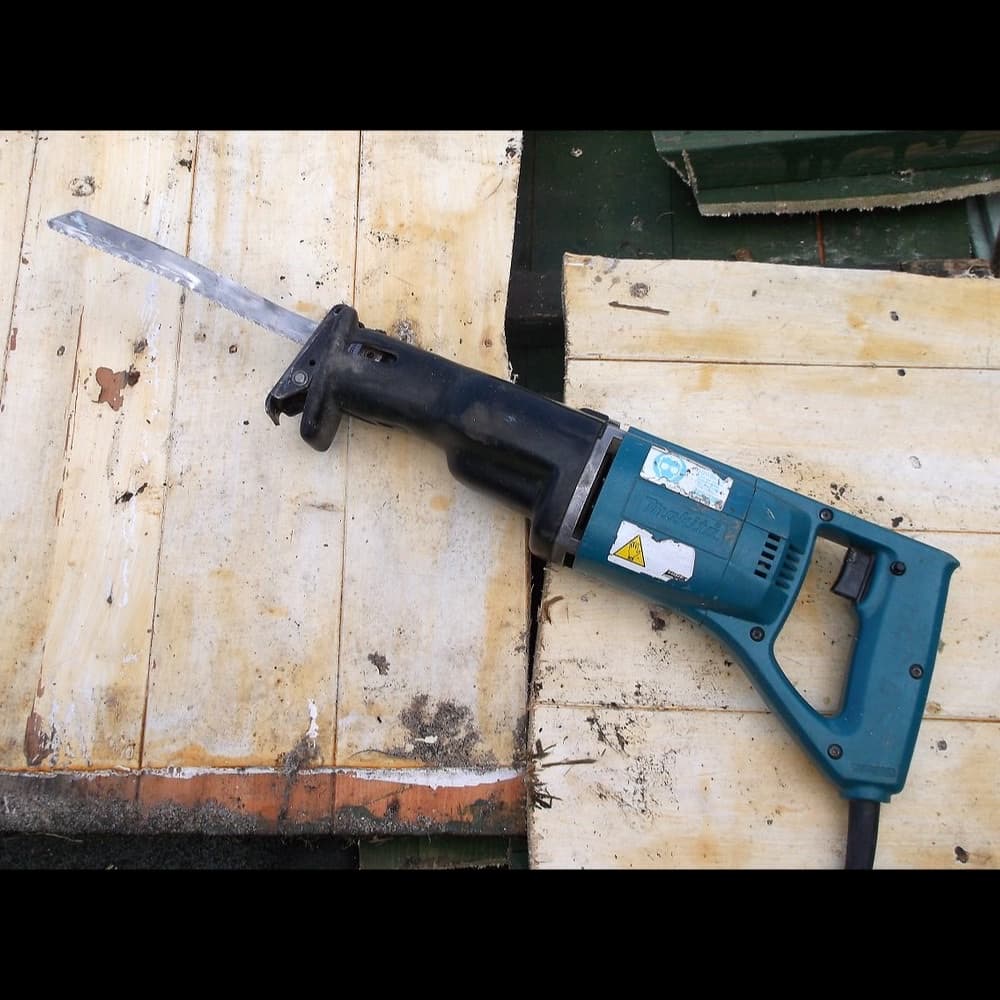 20V Cordless Reciprocating Saw Kit